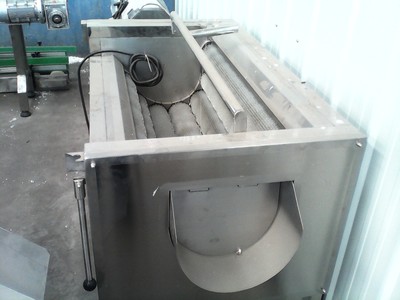 BT-T1200促銷 旭鑫牌毛輥清洗機(jī)，高效潔凈的果蔬清洗解決方案